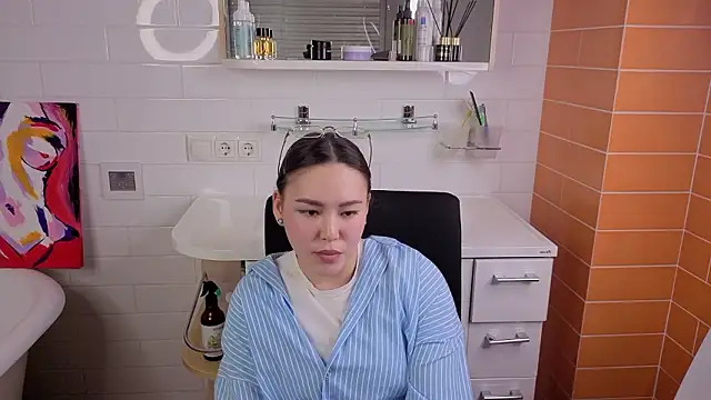 Snapshot of MinLipski chatting on 03-18-26, 05:49 MinLipski online show from 03-18-26, 05:49