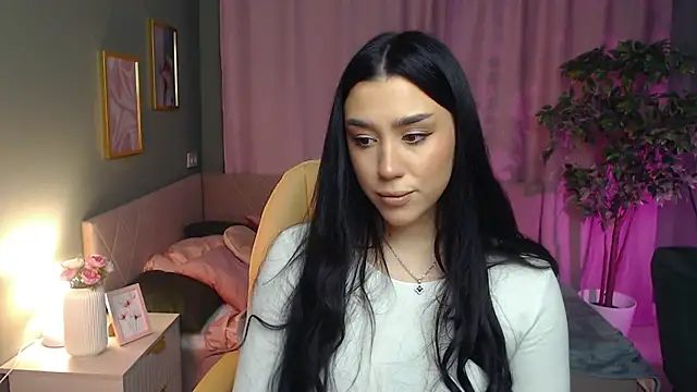 Snapshot of Winonna_Ryder chatting on 03-18-26, 07:44 Winonna Ryder online show from 03-18-26, 07:44