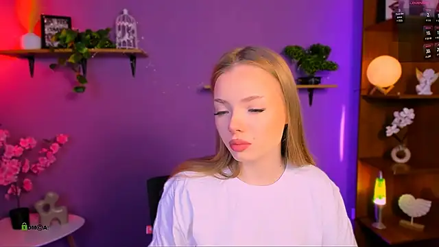 Snapshot of maddy_moah chatting on 05-25-26, 05:02 maddy moah online show from 05-25-26, 05:02
