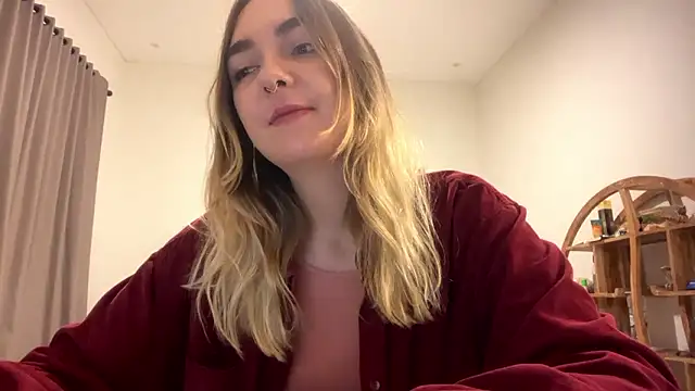 Snapshot of RoxyWet chatting on 03-13-26, 07:42 RoxyWet online show from 03-13-26, 07:42