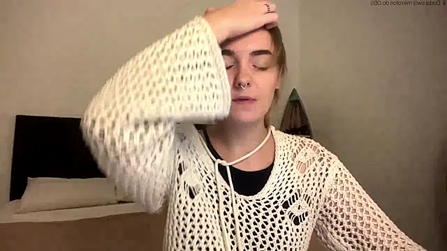 Snapshot of RoxyWet chatting on 04-29-26, 01:37 RoxyWet online show from 04-29-26, 01:37