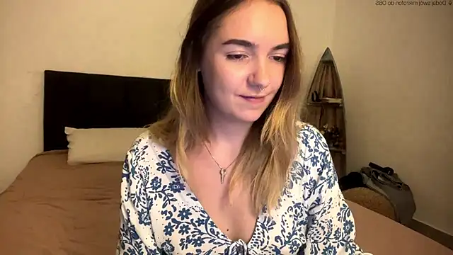 Snapshot of RoxyWet chatting on 04-30-26, 02:23 RoxyWet online show from 04-30-26, 02:23