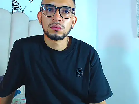 Snapshot of DiemMartinez01 chatting on 03-12-26, 01:28 DiemMartinez01 online show from 03-12-26, 01:28