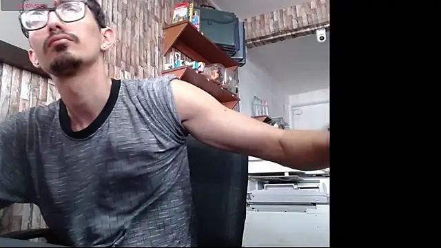 Snapshot of jhosuamoore chatting on 03-11-26, 06:58 jhosuamoore online show from 03-11-26, 06:58