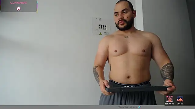 Snapshot of Axel_Dominus chatting on 05-16-26, 06:28 Axel Dominus online show from 05-16-26, 06:28
