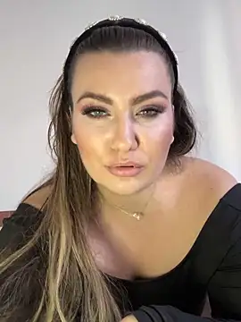 Snapshot of SweetCurvess chatting on 03-14-26, 12:32 SweetCurvess online show from 03-14-26, 12:32