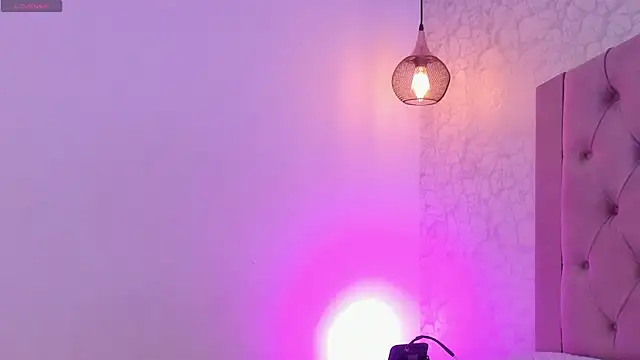 Snapshot of saraa_joness_ chatting on 04-29-26, 06:36 saraa joness online show from 04-29-26, 06:36