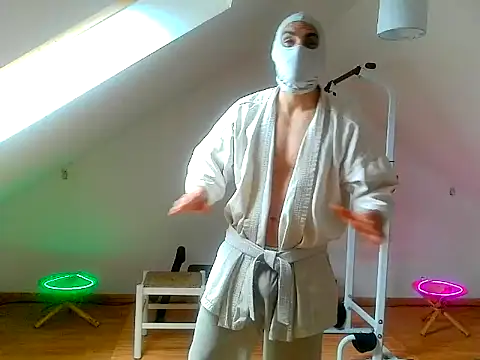 Snapshot of NinjaLaser chatting on 05-12-26, 11:29 NinjaLaser online show from 05-12-26, 11:29