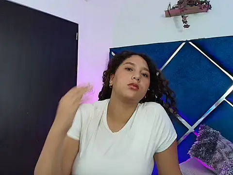 Snapshot of AnaisNuaghty chatting on 03-12-26, 12:33 AnaisNuaghty online show from 03-12-26, 12:33