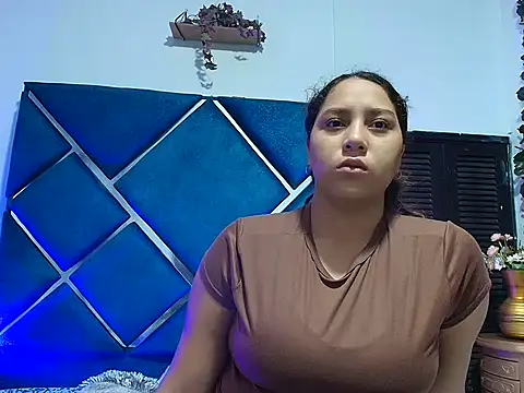 Snapshot of AnaisNuaghty chatting on 03-17-26, 12:30 AnaisNuaghty online show from 03-17-26, 12:30