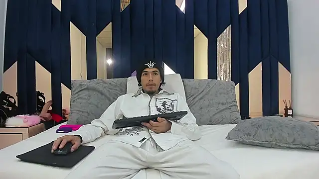 Snapshot of KikyoAndDrey chatting on 05-03-26, 03:29 KikyoAndDrey online show from 05-03-26, 03:29