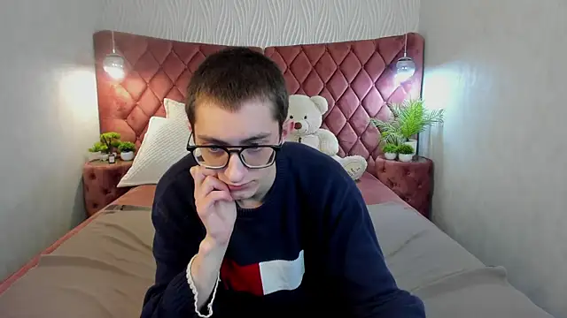 Snapshot of RonBevs chatting on 03-19-26, 08:02 RonBevs online show from 03-19-26, 08:02