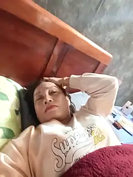 Snapshot of Lyly22x chatting on 03-21-26, 02:31 Lyly22x online show from 03-21-26, 02:31