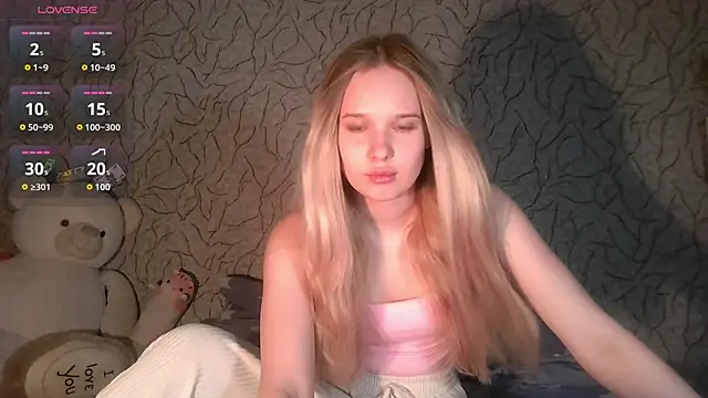Snapshot of Alice_Pleasance chatting on 06-04-26, 03:29 Alice Pleasance online show from 06-04-26, 03:29