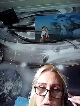 Snapshot of roxy_74 chatting on 03-12-26, 12:11 roxy 74 online show from 03-12-26, 12:11