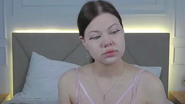 Sophie Rays online show from 04-19-26, 04:01