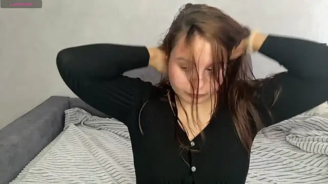 Ellaizatelly online show from 04-15-26, 09:38