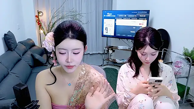 Snapshot of Summerbaby-001 chatting on 03-12-26, 12:55 Summerbaby-001 online show from 03-12-26, 12:55