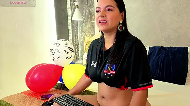 Snapshot of ScarletRause chatting on 06-19-26, 01:26 ScarletRause online show from 06-19-26, 01:26