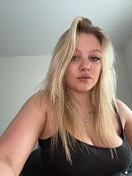 Snapshot of bettyloveu chatting on 05-20-26, 04:07 bettyloveu online show from 05-20-26, 04:07