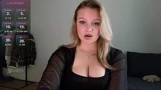 Snapshot of bettyloveu chatting on 06-29-26, 11:43 bettyloveu online show from 06-29-26, 11:43