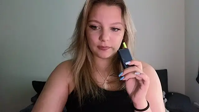 Snapshot of bettyloveu chatting on 07-14-26, 04:06 bettyloveu online show from 07-14-26, 04:06