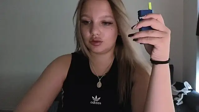 Snapshot of bettyloveu chatting on 07-28-26, 03:21 bettyloveu online show from 07-28-26, 03:21