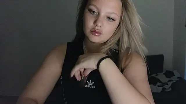 Snapshot of bettyloveu chatting on 07-28-26, 04:39 bettyloveu online show from 07-28-26, 04:39