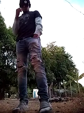 Snapshot of spittingpig1 chatting on 03-18-26, 10:29 spittingpig1 online show from 03-18-26, 10:29