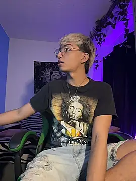 Snapshot of alejito_jeje chatting on 03-13-26, 12:28 alejito jeje online show from 03-13-26, 12:28