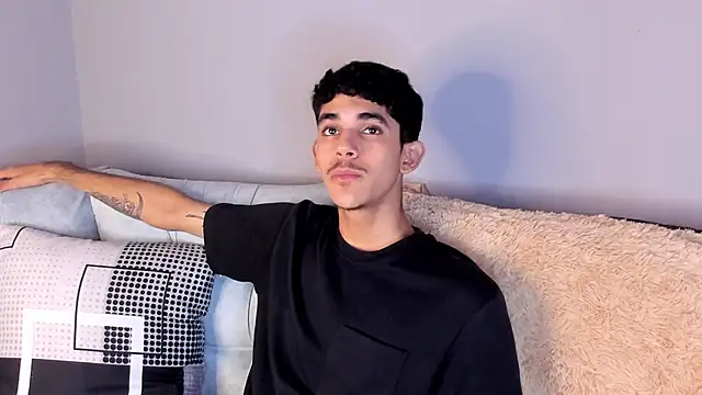 Snapshot of FlinsShadow chatting on 03-17-26, 03:22 FlinsShadow online show from 03-17-26, 03:22