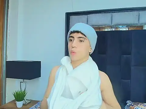 Snapshot of Brax_Valencia chatting on 03-25-26, 01:17 Brax Valencia online show from 03-25-26, 01:17