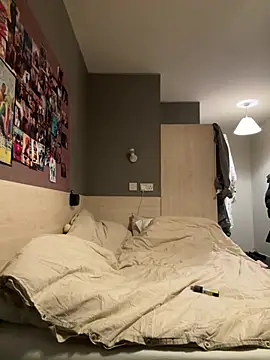 Halligirl online show from 04-04-26, 08:23