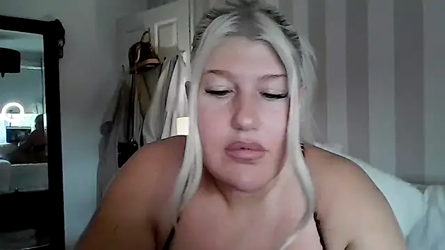 Snapshot of Lexi_Laura chatting on 05-20-26, 10:21 Lexi Laura online show from 05-20-26, 10:21