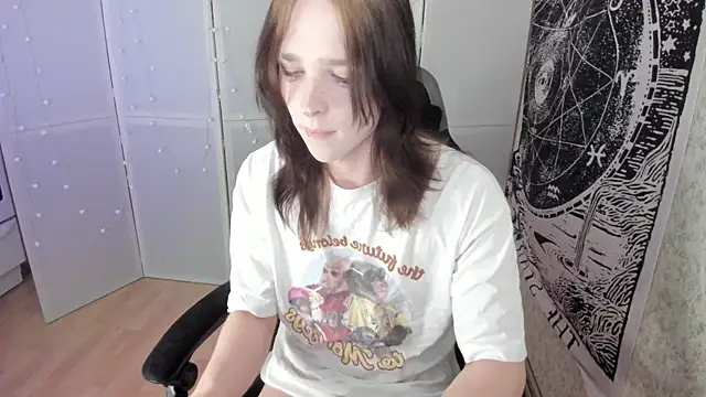 Snapshot of Simochka_w chatting on 06-05-26, 10:21 Simochka w online show from 06-05-26, 10:21