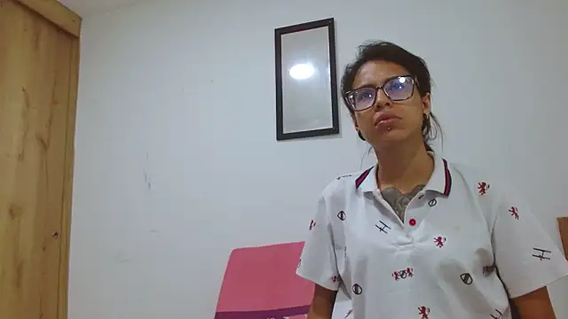 Snapshot of Emily_Lopera chatting on 06-09-26, 12:44 Emily Lopera online show from 06-09-26, 12:44