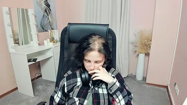 Snapshot of ChauRoberds chatting on 03-14-26, 11:59 ChauRoberds online show from 03-14-26, 11:59