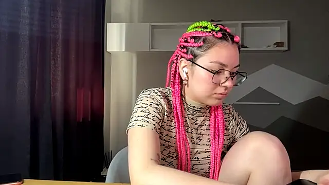 Snapshot of KlairRoms chatting on 03-16-26, 08:07 KlairRoms online show from 03-16-26, 08:07