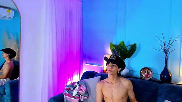 Snapshot of Cheys_Mast chatting on 03-15-26, 03:51 Cheys Mast online show from 03-15-26, 03:51