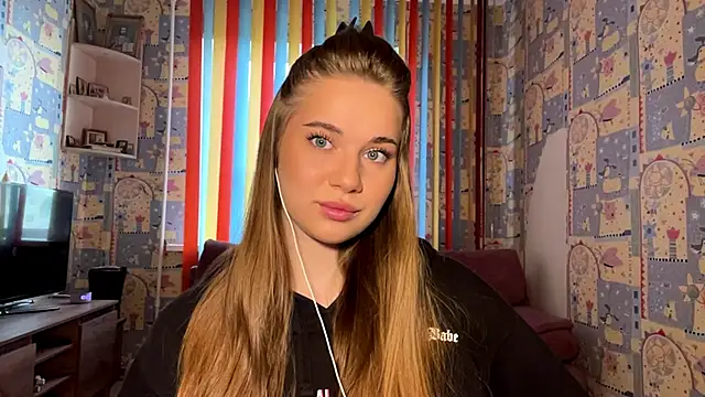 Snapshot of Miss_Blessnyth chatting on 05-13-26, 06:11 Miss Blessnyth online show from 05-13-26, 06:11