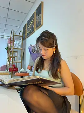 Snapshot of Xiaoxiao-y chatting on 03-17-26, 07:23 Xiaoxiao-y online show from 03-17-26, 07:23