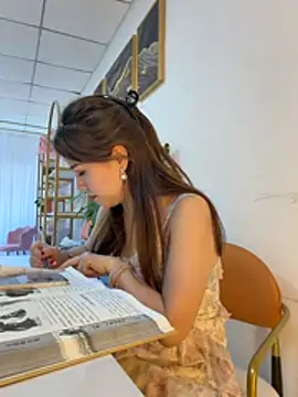 Snapshot of Xiaoxiao-y chatting on 04-18-26, 09:02 Xiaoxiao-y online show from 04-18-26, 09:02