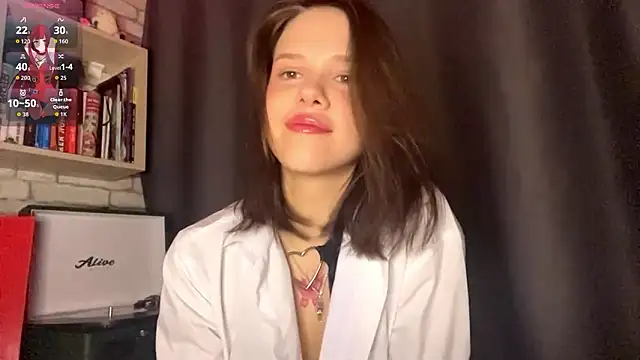 Snapshot of SarahHunnye chatting on 03-21-26, 11:37 SarahHunnye online show from 03-21-26, 11:37