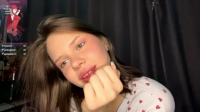 Snapshot of SarahHunnye chatting on 03-25-26, 11:22 SarahHunnye online show from 03-25-26, 11:22