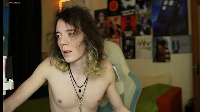 Snapshot of Tomboysex chatting on 03-18-26, 03:26 Tomboysex online show from 03-18-26, 03:26