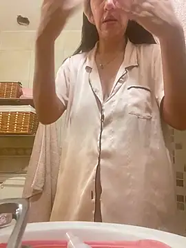 Snapshot of Yes_2102 chatting on 03-16-26, 09:24 Yes 2102 online show from 03-16-26, 09:24