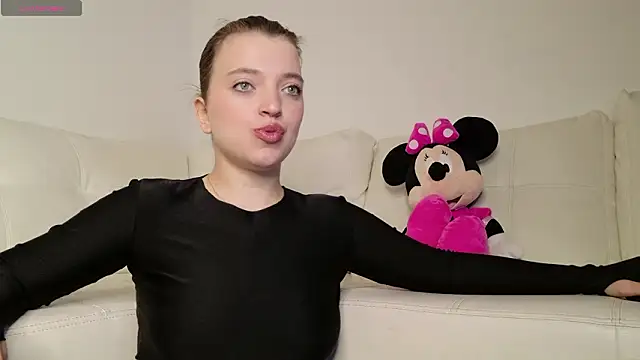 Snapshot of Minnie_mouse_18 chatting on 03-15-26, 05:19 Minnie mouse 18 online show from 03-15-26, 05:19