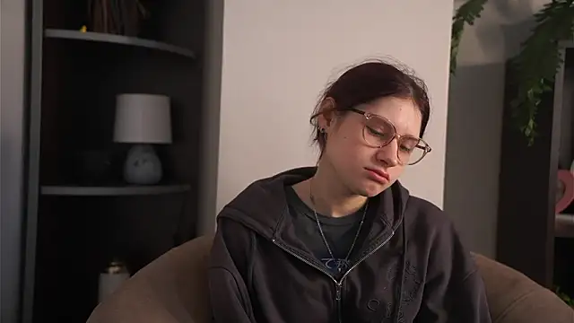 Snapshot of KaryLias chatting on 03-16-26, 05:13 KaryLias online show from 03-16-26, 05:13