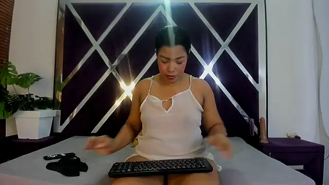 Snapshot of alannaht chatting on 05-24-26, 02:11 alannaht online show from 05-24-26, 02:11