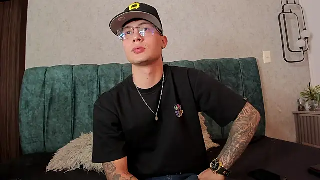 Snapshot of Santii_Twink chatting on 03-18-26, 05:32 Santii Twink online show from 03-18-26, 05:32